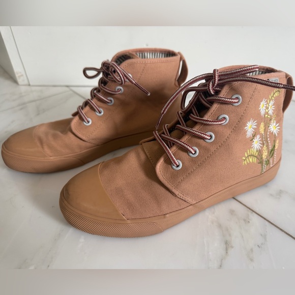 Bangs Shoes - BANGS Women’s 7.5 Tan Floral Embroidery Canvas High Top Lace Up Sneakers